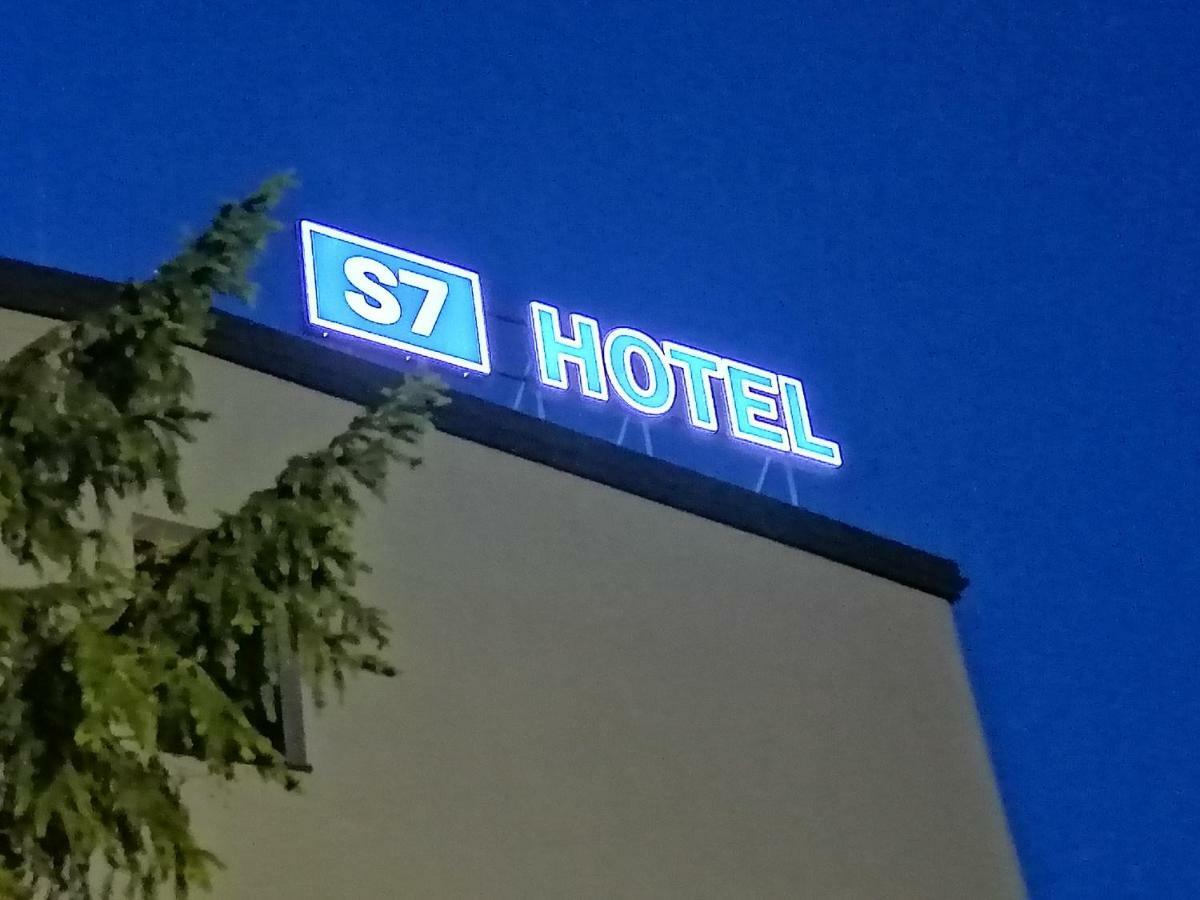 S7 Hotel Kielce Exteriör bild